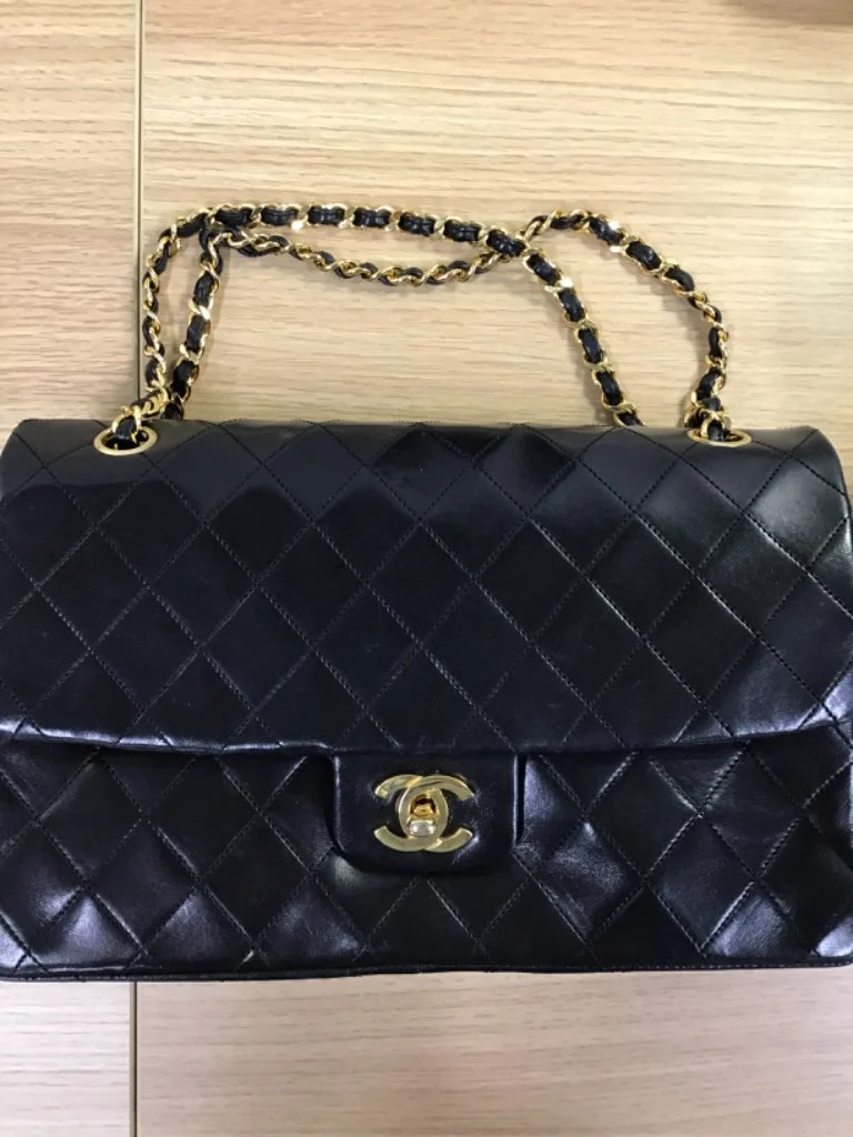 Operational photograph of a Chanel bag marked Fake by a reviewer and the recorded AI assessment